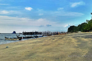 Pantai Pasir Hitam